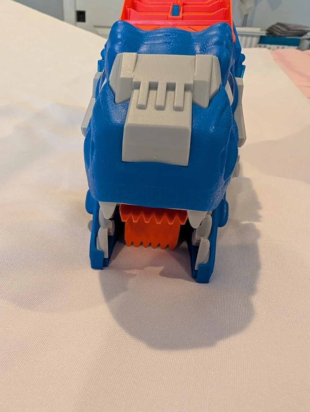 Dino Swallow Truck 2-in-1 Transforming Toy